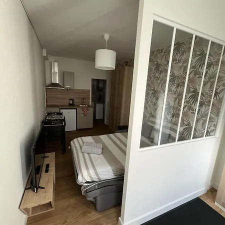 Le Voltaire Apartment *